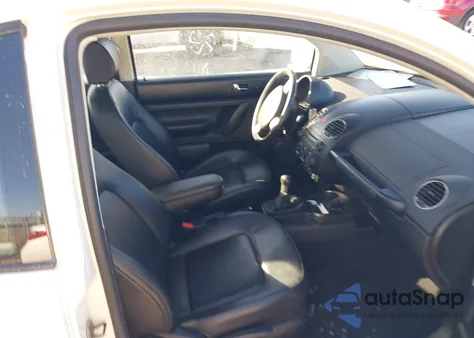 2010 Volkswagen New Beetle 2.5L/2.5L Final Edition/2.5L Red Rock Edition z USA, uszkodzony, nr VIN 3VWPW3AG9AM011665